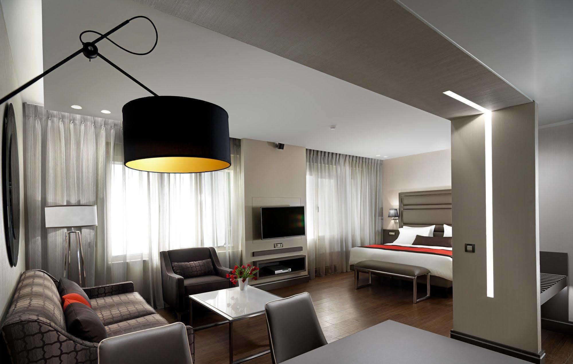 Holiday Suites Афины Экстерьер фото