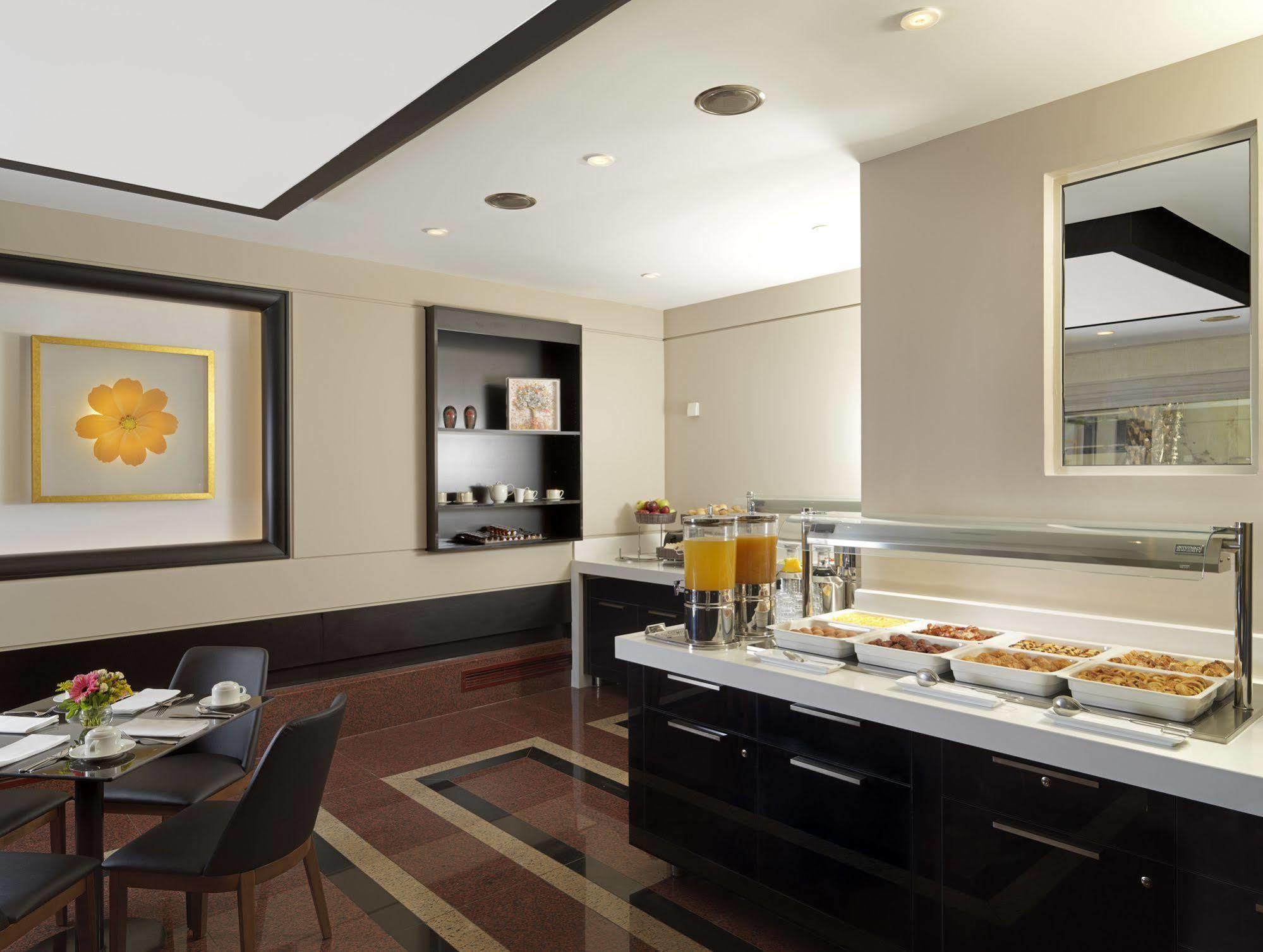 Holiday Suites Афины Экстерьер фото